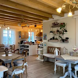 Roseto Holidays Azzurro Couette-café